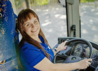 Laužot stereotipus, "Rīgas satiksme" aicina sievietes pievienoties autobusu vadītāju komandai