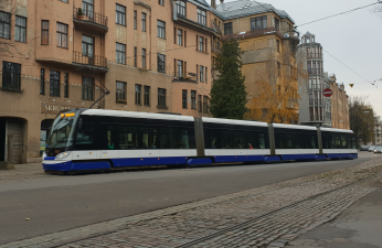 Low floor tram (15T1)