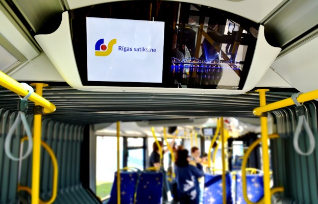 64% "Rīgas satiksmes" mājas lapas apmeklētāju skatās video sabiedriskā transporta monitoros